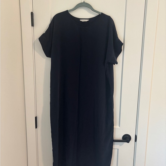 Elizabeth Suzann Dresses & Skirts - Elizabeth Suzann Georgia Midi 100% Silk Navy Dress